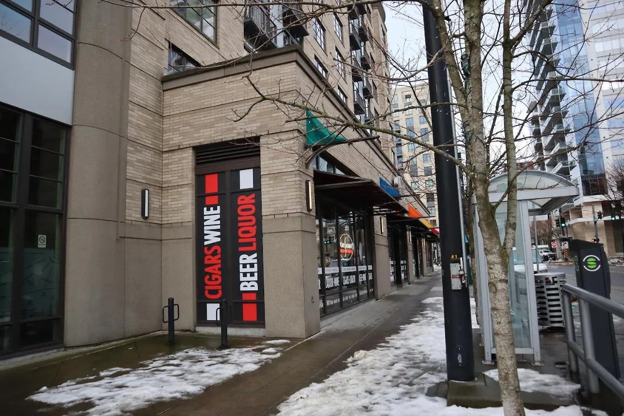 Renu Suites At The Burlington Portland Apartment