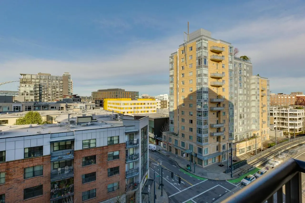 Renu Suites At The Burlington Portland